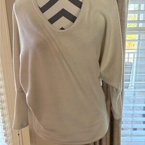 dylan Women's Cozy Cream V-Neck Sweater